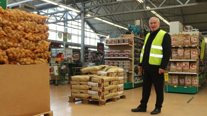 Charles Colasse, directeur de Vertugo : « Nous avons mis à disposition, dès l’entrée, les produits les plus fréquemment achetés, afin de réduire la circulation des clients dans le magasin ». © D. PÉRONNE